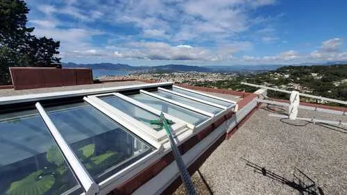 Nettoyage toutes surfaces vitrées baies vérandas vélux Nice