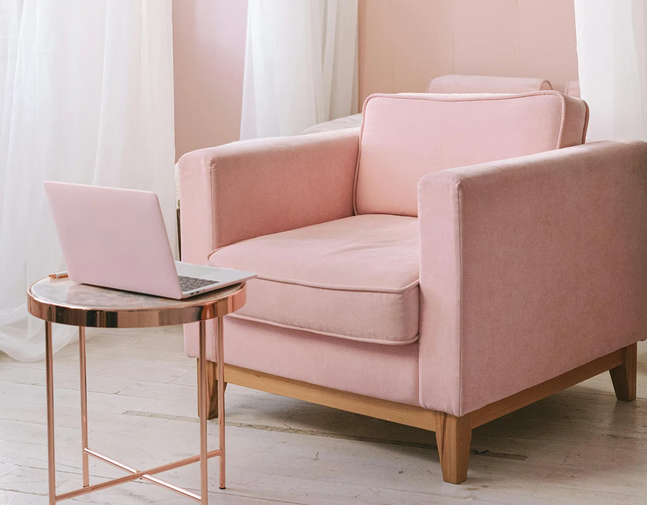 Nettoyage fauteuils bergères chaises rembourrées — traitement professionnel revêtement textile Nice OSMONET